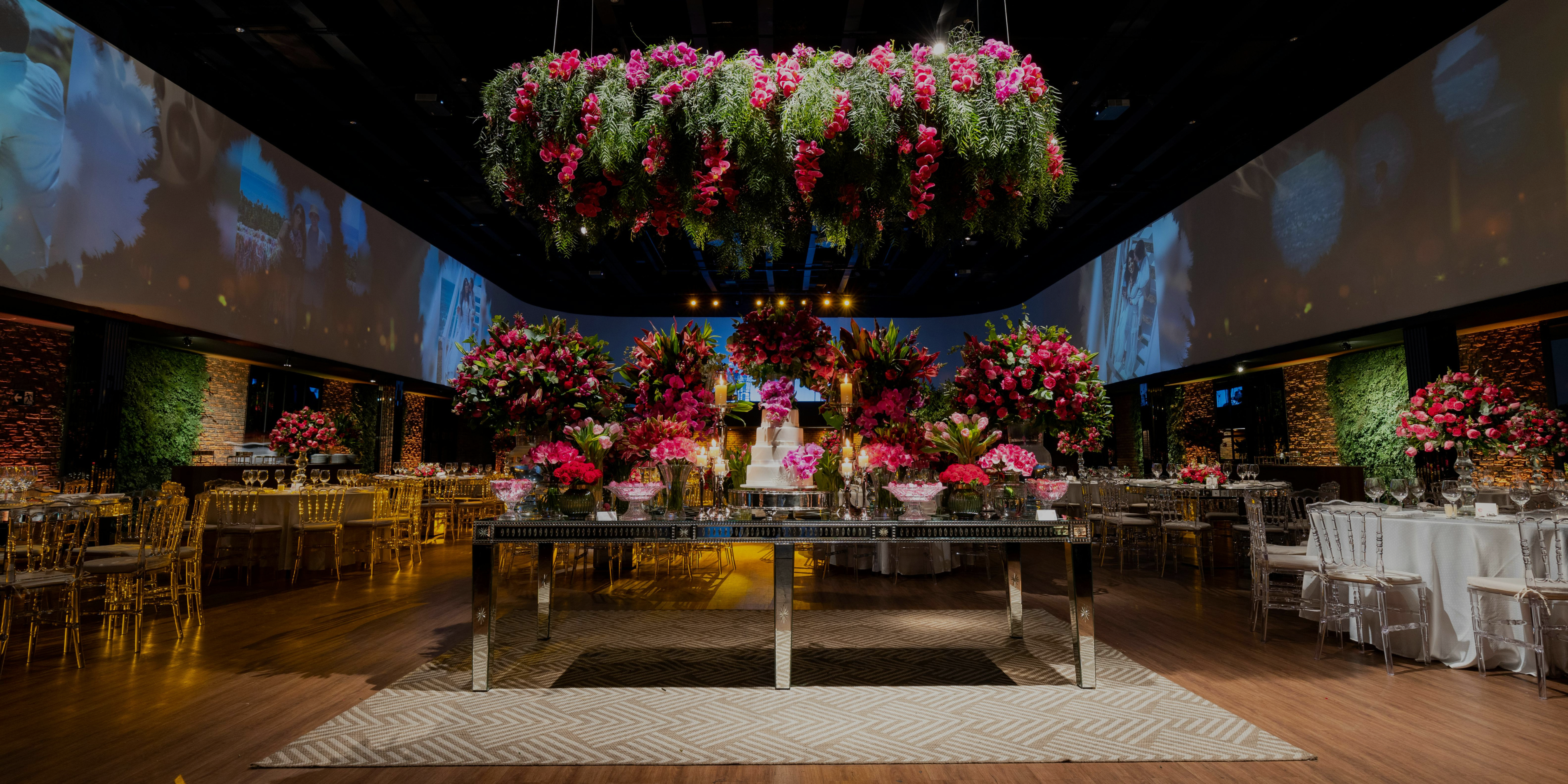 A Photo of grand wedding with grand decor